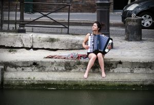 Accordion girl, Paris
